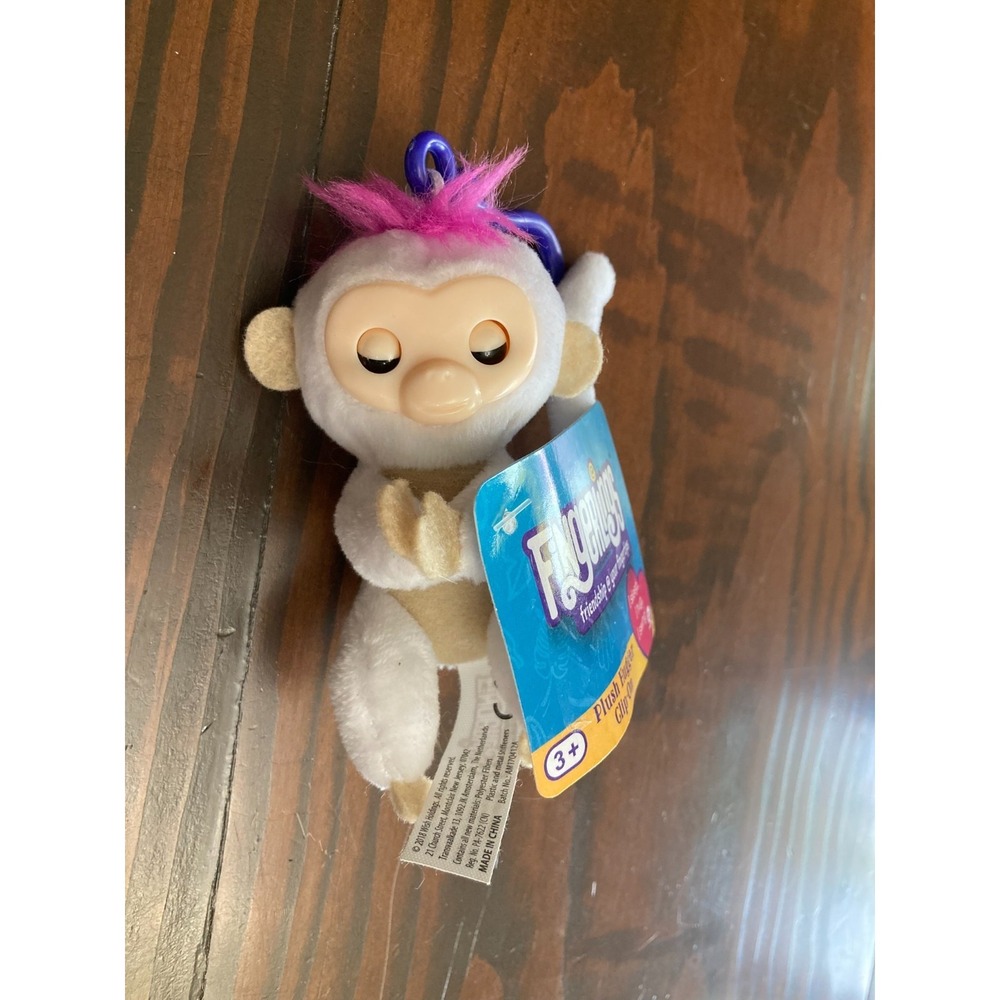 2018 Fingerlings Plush Hugger Clip-On‎ White Monkey Keychain - Closes Eyes - NWT